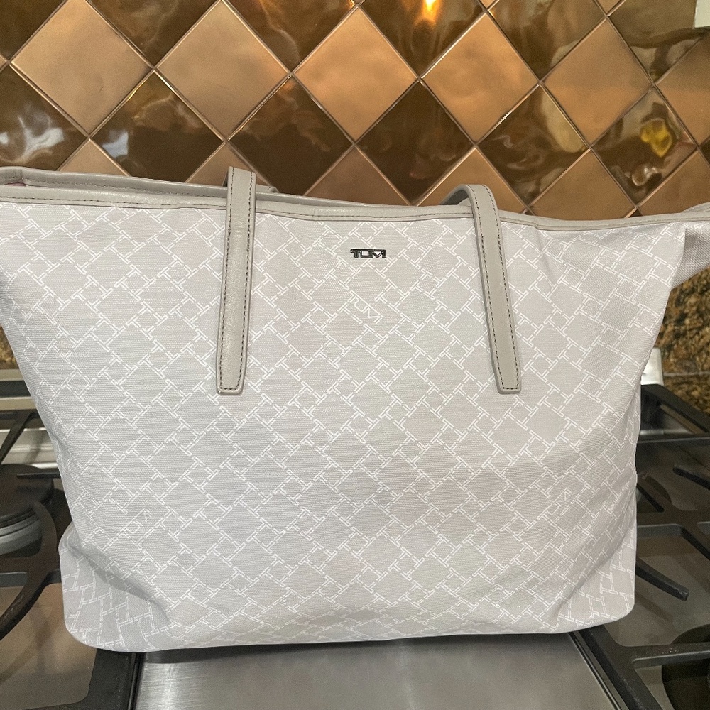 TUMI Signature Everyday Tote